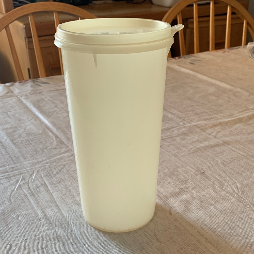 Tupperware Vintage 8.5” Tall Cylinder Storage Container with Lid 261-15